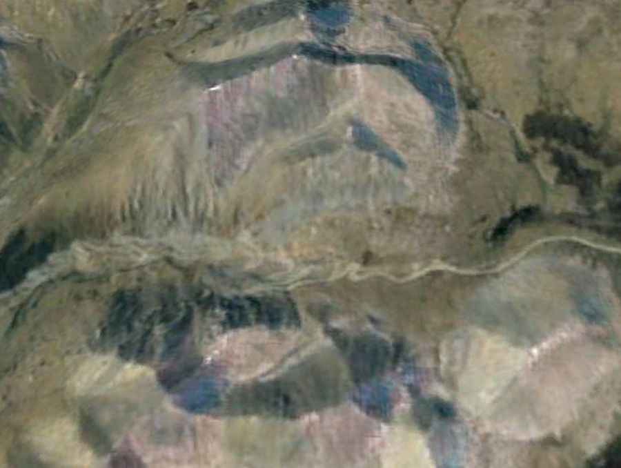 How challenging is the road from Sêrxü to Luoxuzhen?