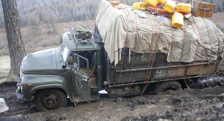 How challenging is the road to Santyn Davaa?