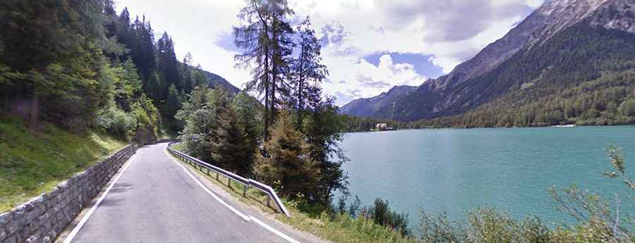 How do the traffic lights work at Passo Stalle?