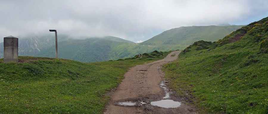 How do you drive to Alto del Muñón in Asturias?