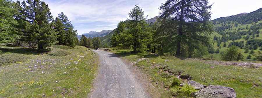 How do you drive to Col de Bousson from the Italian side?