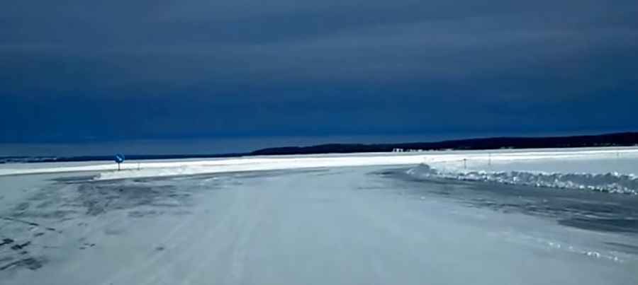How long are the Storsjön Lake ice roads?