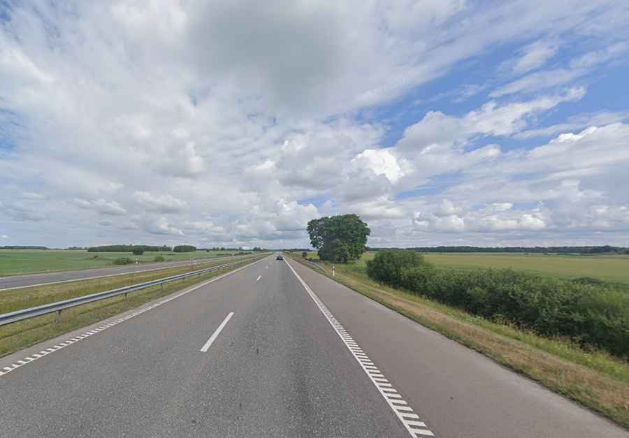 How long is E272 Road?