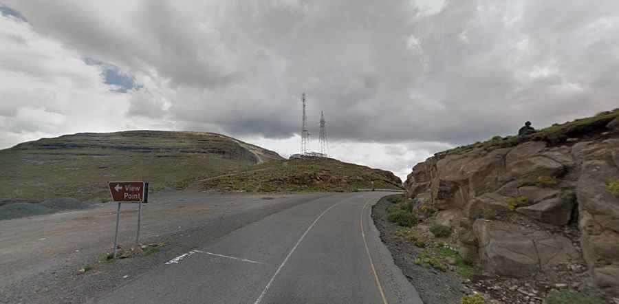 How long is Moteng Pass?