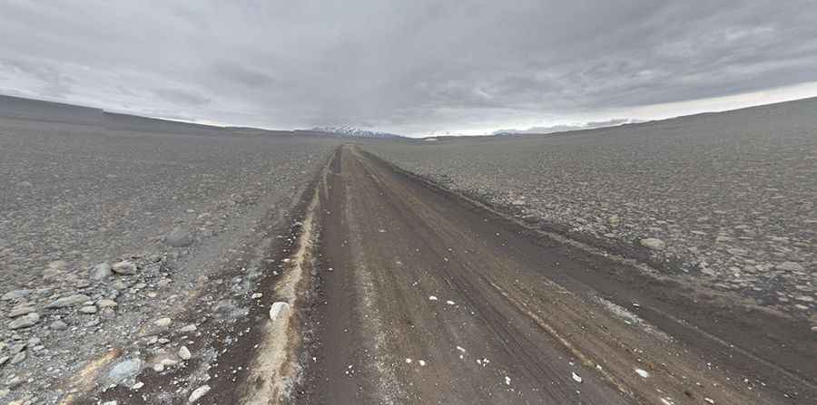 How long is the F26 Road (Sprengisandsleið) in Iceland?