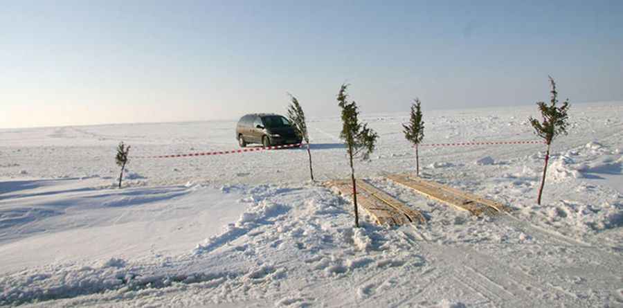 How long is the ice road from Virtsu to Kuivastu?