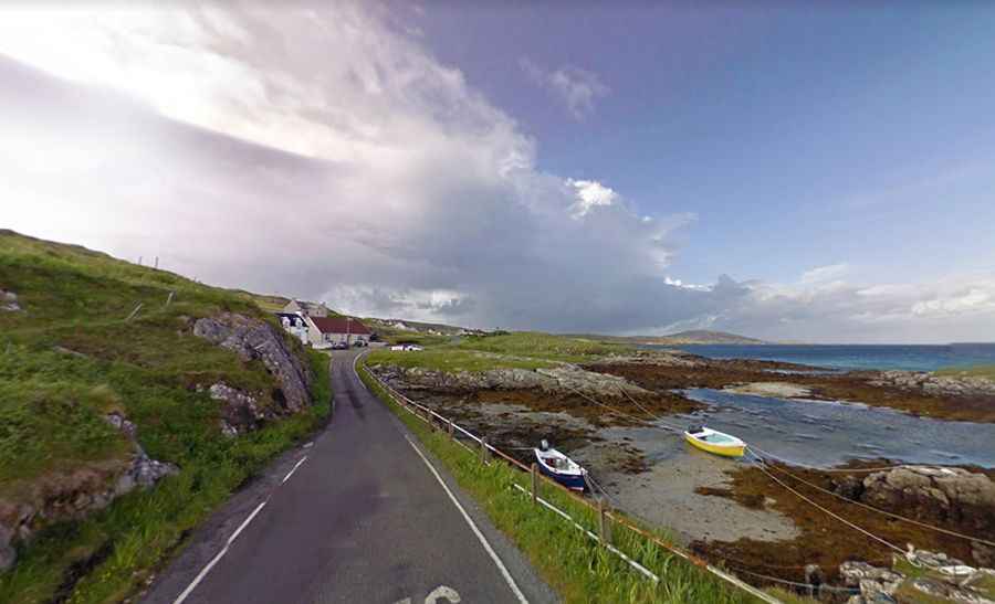 How long is the road around Barra?