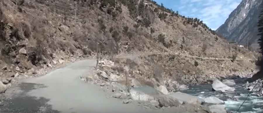 How long is the road from Bahrain to Kalam?