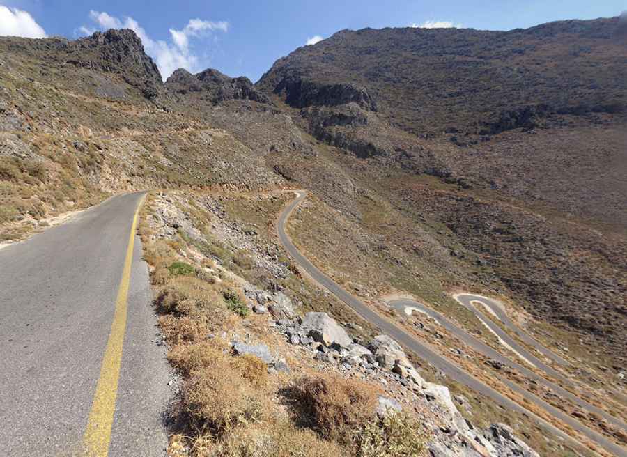 How long is the road from Kallikratis to Kapsodasos?