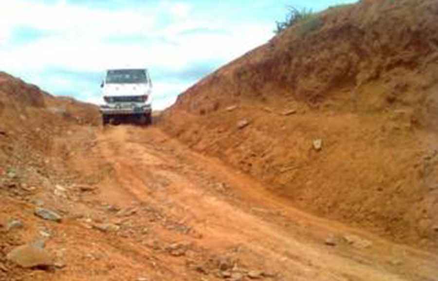 How Long Is the Road from Kismayo to Bardere?