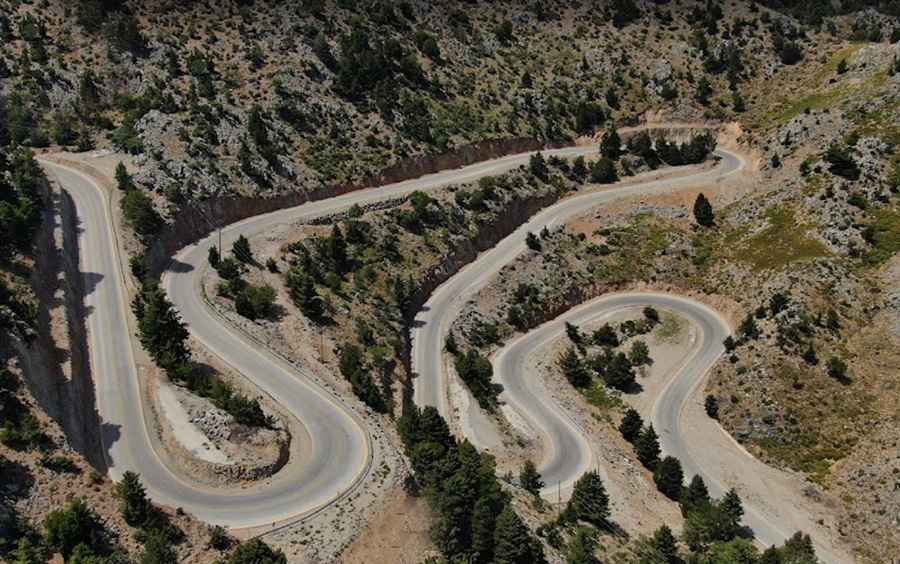 How long is the road from Lakki to Omalos?