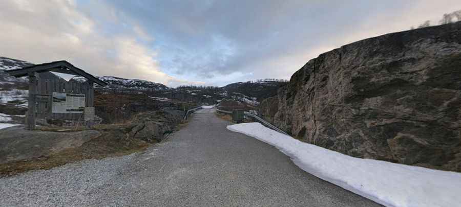 How long is the Road to Hjolmoberget?