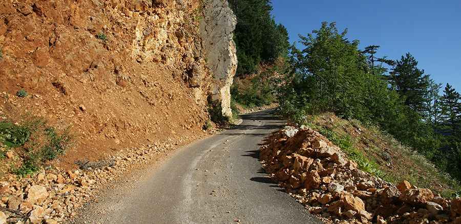 How long is the road to Lake Sušičko?