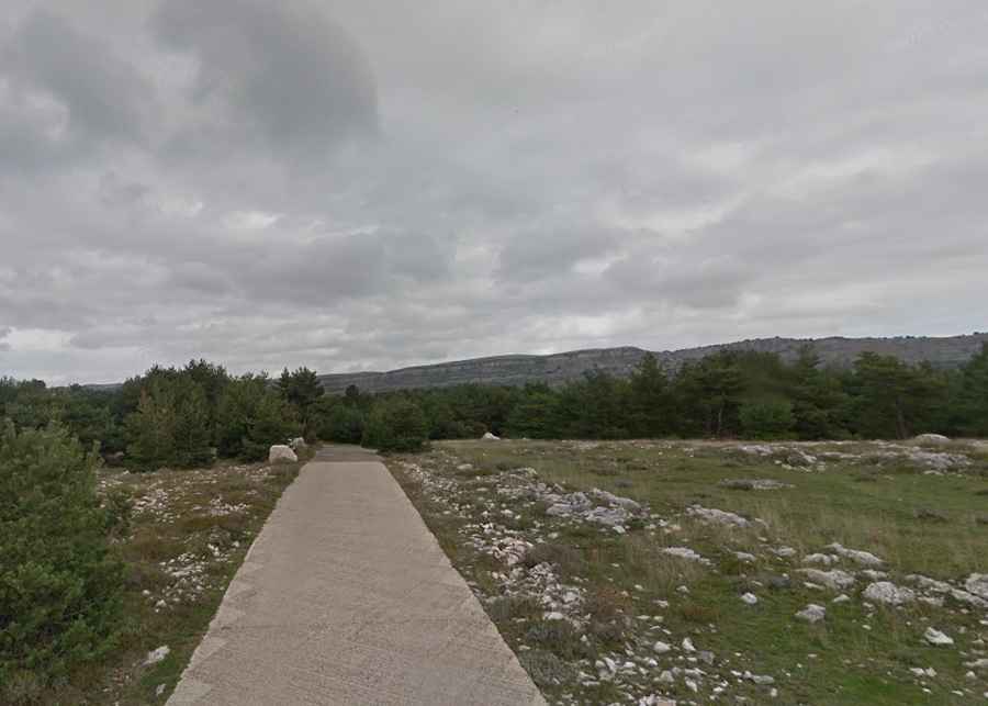 How long is the road to Le Haut Montet?