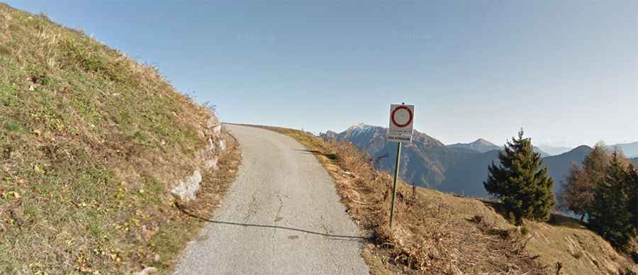 How long is the road to Malga Clef?