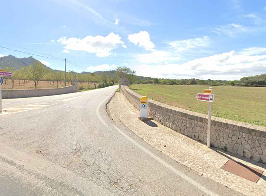 How long is the road to Puig de Sant Salvador?