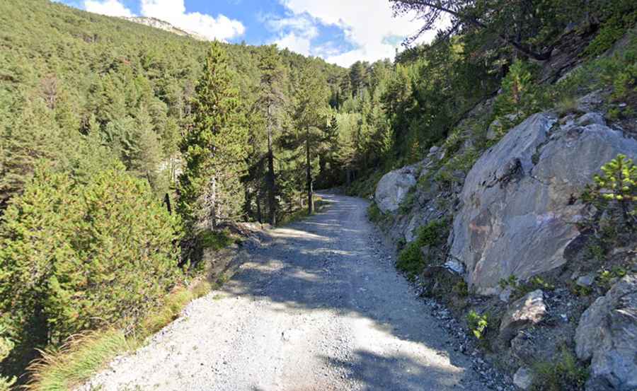 How long is the road to Ravin de la Platte?