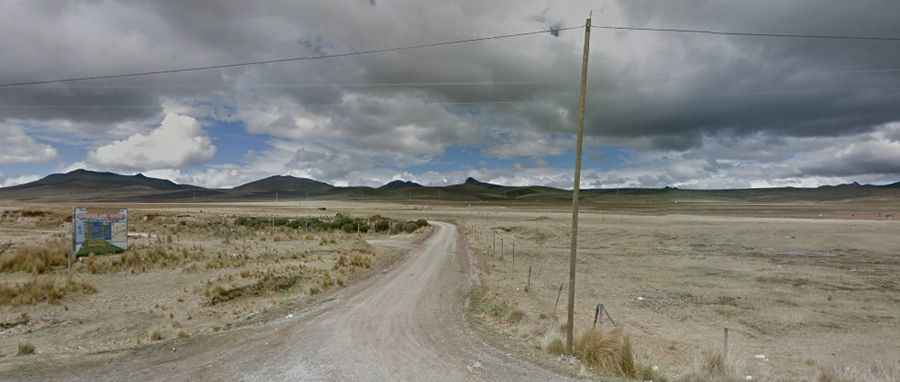 How long is the road to the Junín Lakes?