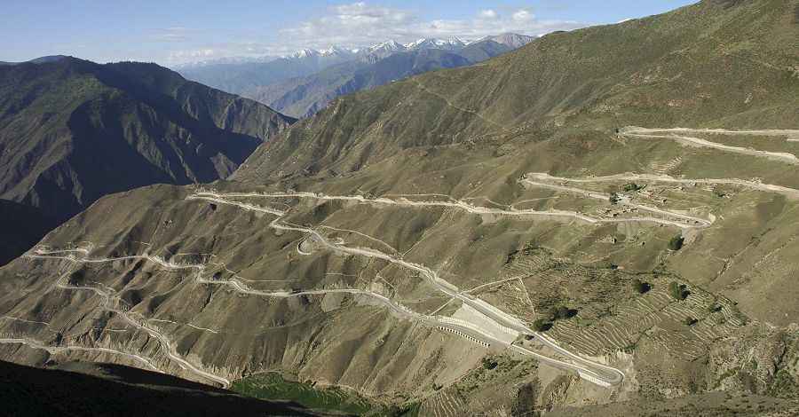 How long is the Sichuan-Tibet Highway?