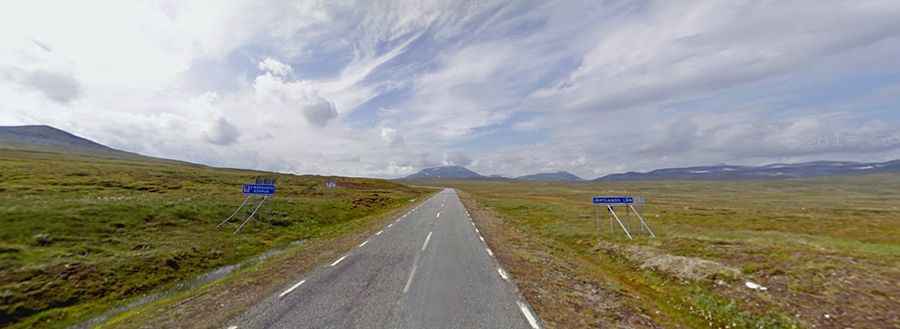 How long is the Vildmarksvägen road?