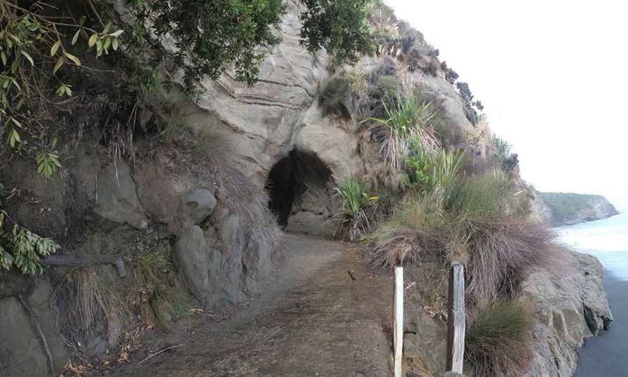 How long is Waikawau Tunnel Beach?