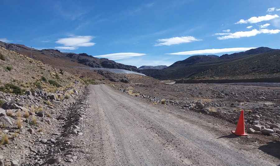 How to drive the challenging 4x4 road to Quiscapampa in the Andes?