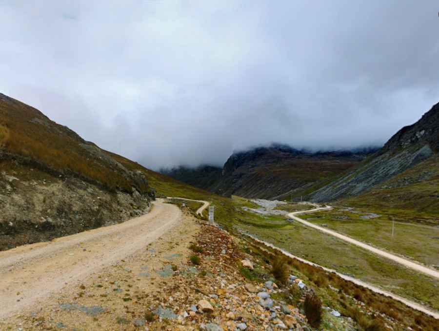 How to drive the challenging Carretera 104 from Jauja to San Ramon?