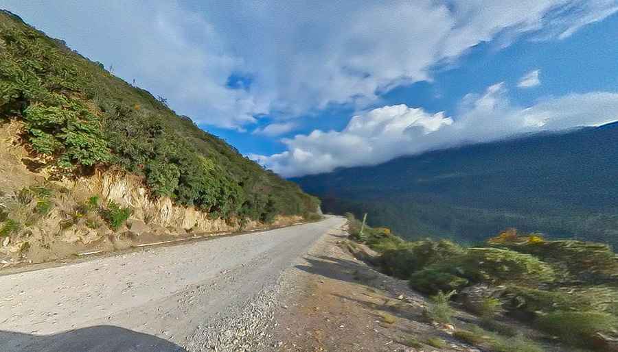 How to drive the defiant road to Puerto de Maravillas in the Sierra Madre Oriental?