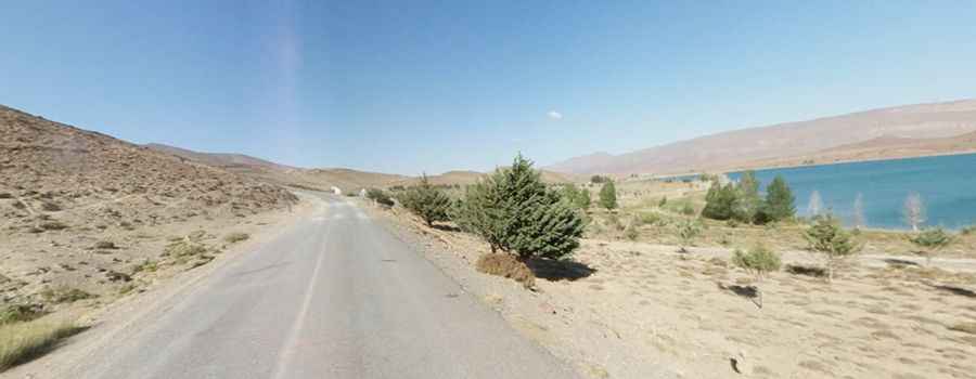 How to drive the difficult road to Tislit Lake in Morocco?