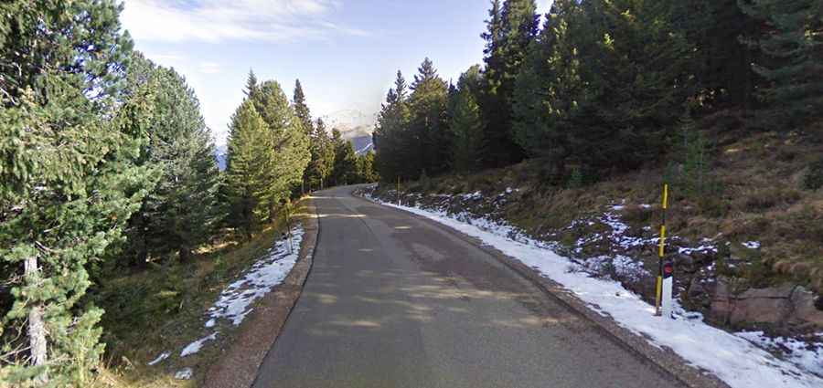 How to drive the iconic road to Oclini Pass in the Dolomites?