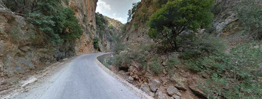 How to drive the paved road through the Therisos Gorge