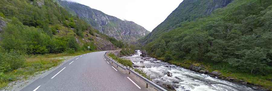How to drive the scenic Hardangervidda National Tourist Route in eastern Norway?