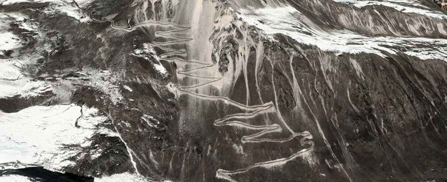 How to drive the steep 62 hairpin turns of Boi La in Tibet?