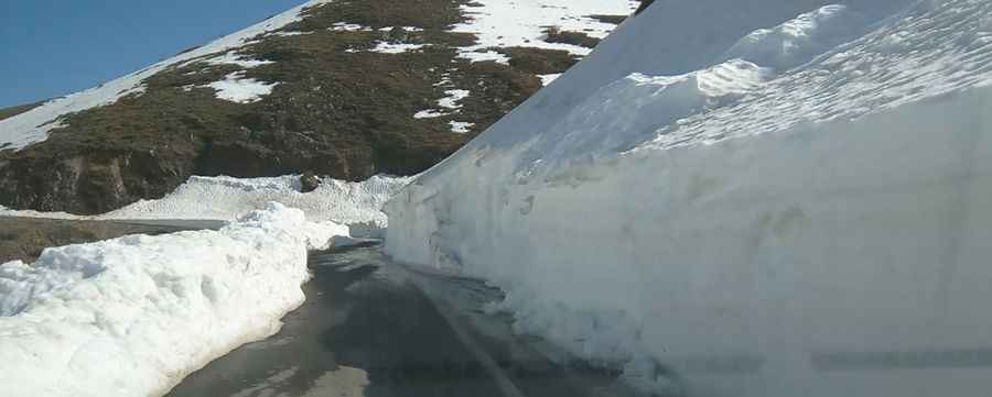 How to drive to Tikjda Pass in northern Algeria