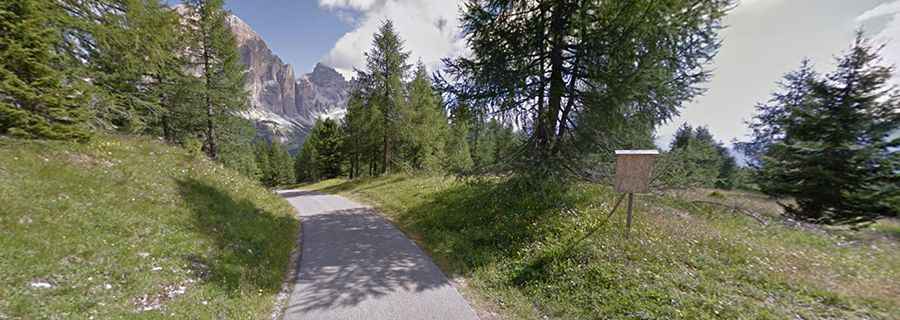 How to Get by Car to Cinque Torri Refuge in the Dolomites?