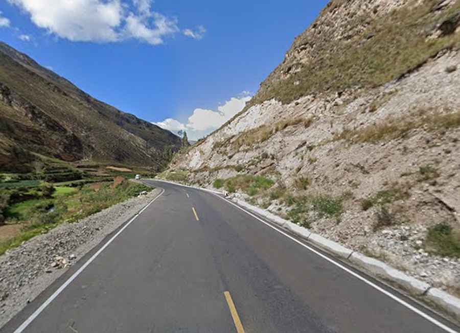 How to get by car to Gruta Huagapo: A scenic drive through the Peruvian Andes