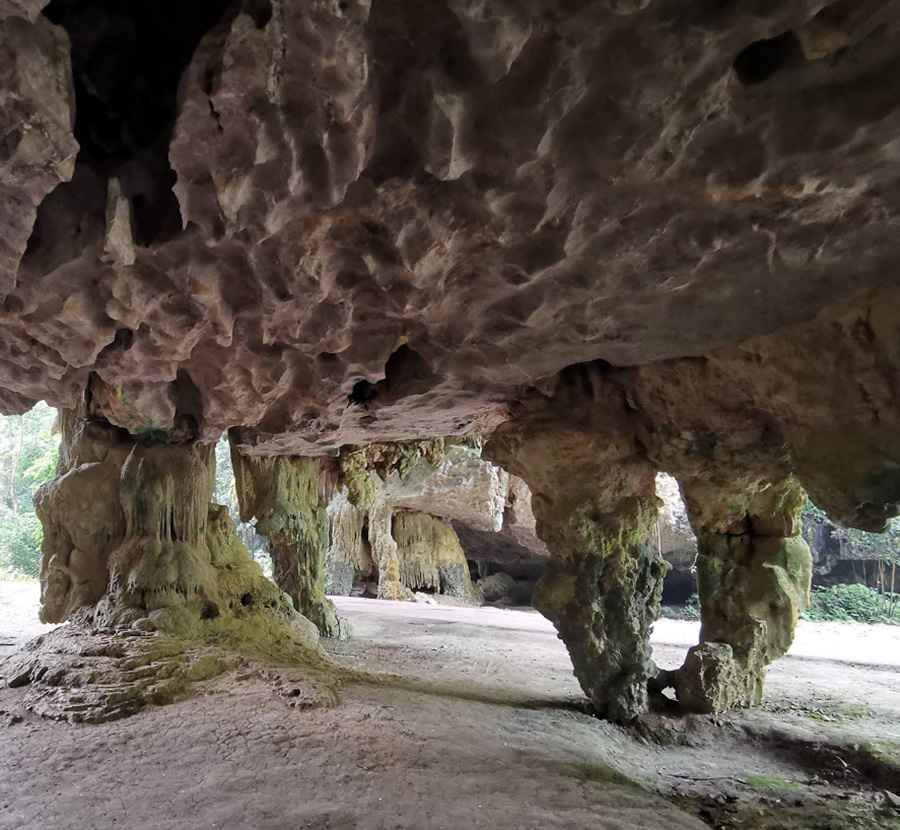 How to get by car to Gua Kota Gelanggi caves in Pahang?