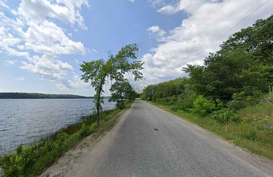 How to get by car to Matienda Lake in the Northern Ontario region?
