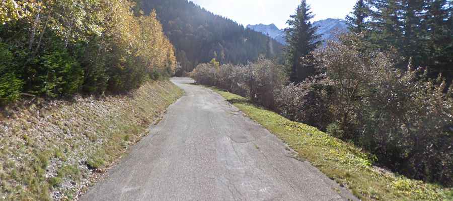 How to get by car to the abandoned Val Pelouse resort in Savoie?