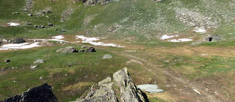 How to get by car to the scenic Lago Ponton in the Aosta Valley?