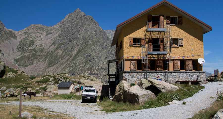 How to get to Genova-Figari Refuge in Cuneo