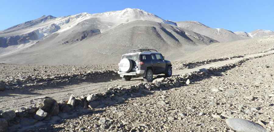 How to reach Cerro Azufrera de los Cuyanos by car?