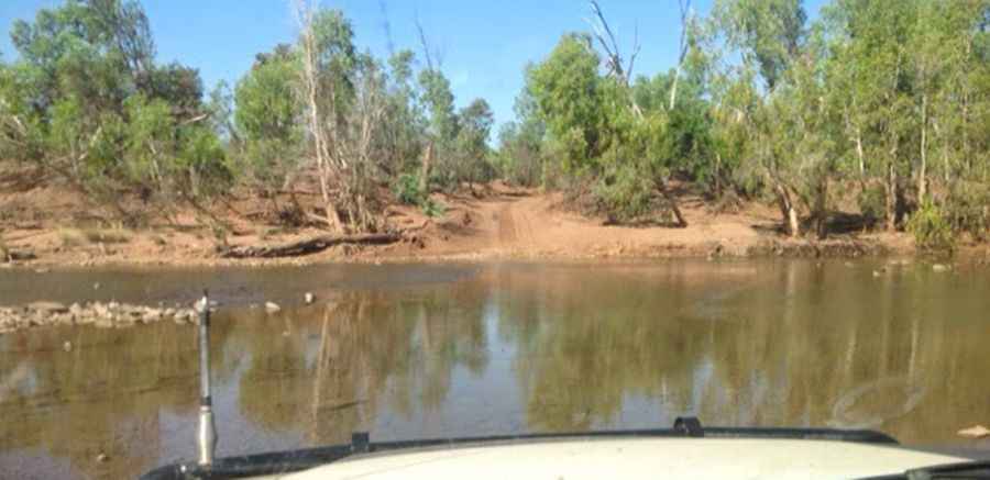 How to tackle the ravines and river crossings on the Humbert Track in the Northern Territory?