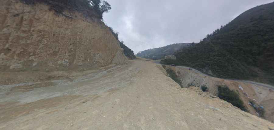 Is Bomdi La Pass unpaved?