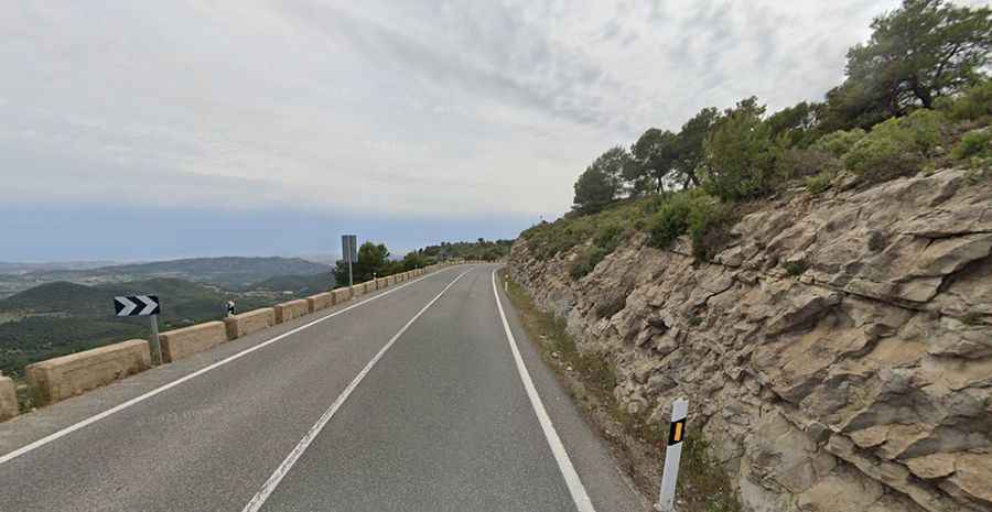 Is CV800 Road to Port de la Carrasqueta paved?
