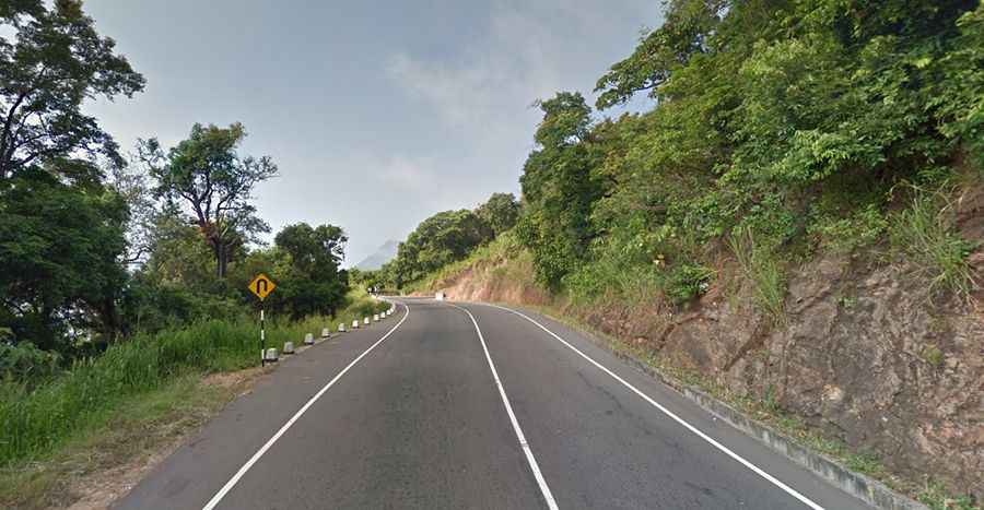 Is Daha Ata Wanguwa (18 Bends Road) paved?