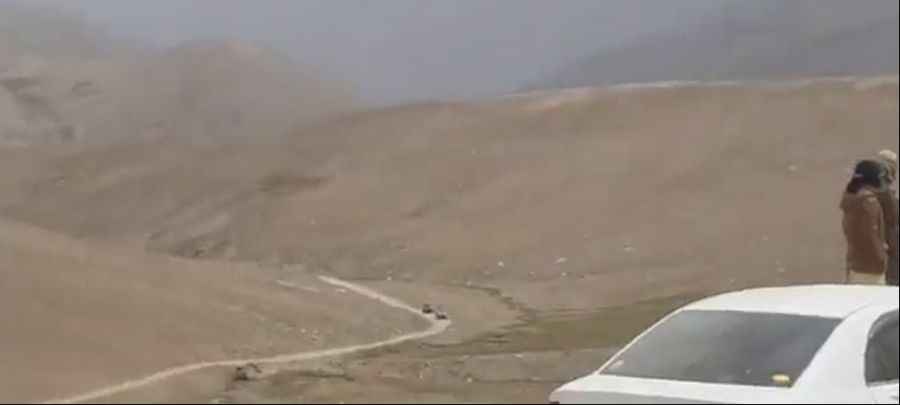 Is Kawak Pass unpaved?