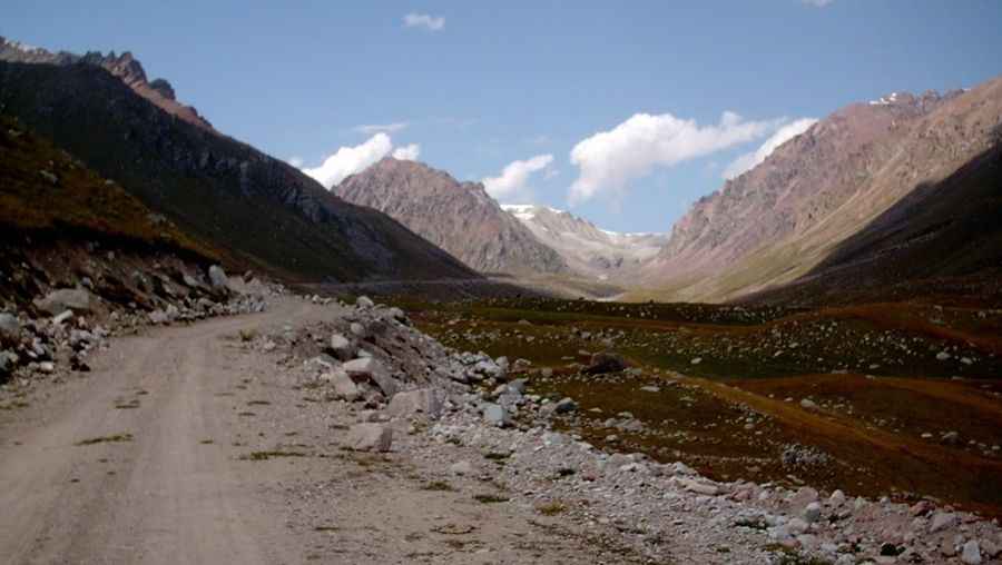 Is Kok-Airyk Pass unpaved?