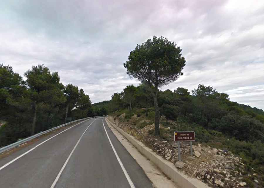 Is Puerto de Onil paved?