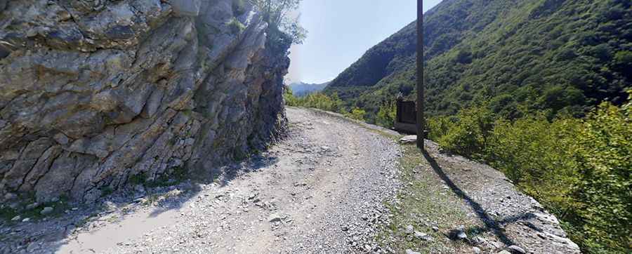 Is Qafe e Malit Shoshit unpaved?